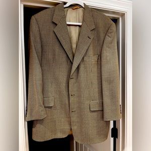 Men’s Sport coat. Worn, but no flaws. Make an offer and I’ll ship in 24 hours